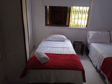 OPORTUNIDAD VENTA CASA CON 5 APARTAESTUDIOS PARA INVERSIONISTA - VERSALLES NORTE DE CALI