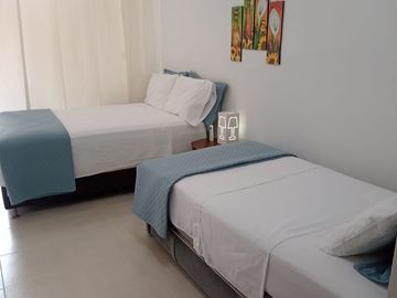 OPORTUNIDAD VENTA CASA CON 5 APARTAESTUDIOS PARA INVERSIONISTA - VERSALLES NORTE DE CALI