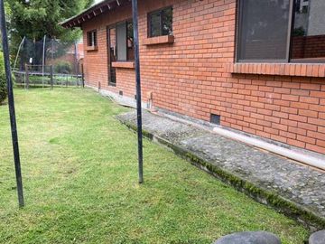 Excelente propiedad en venta con 976m2T Calle Los Álamos y Av. Ordóñez Lasso