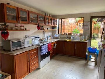 Excelente propiedad en venta con 976m2T Calle Los Álamos y Av. Ordóñez Lasso