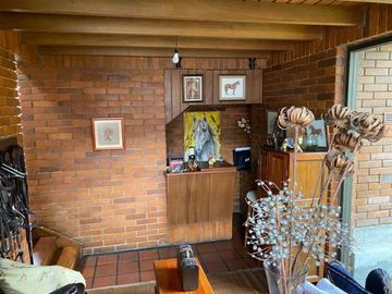 Excelente propiedad en venta con 976m2T Calle Los Álamos y Av. Ordóñez Lasso