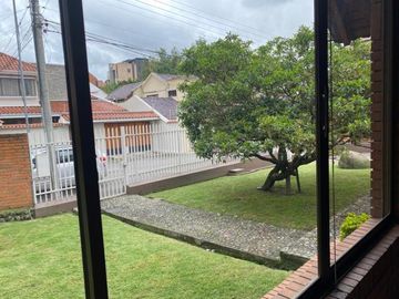 Excelente propiedad en venta con 976m2T Calle Los Álamos y Av. Ordóñez Lasso