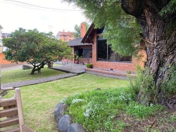 Excelente propiedad en venta con 976m2T Calle Los Álamos y Av. Ordóñez Lasso