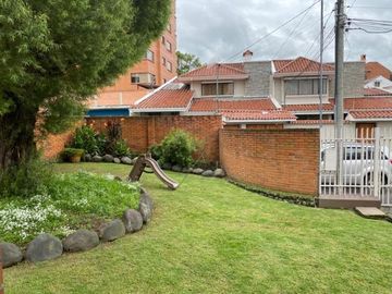 Excelente propiedad en venta con 976m2T Calle Los Álamos y Av. Ordóñez Lasso