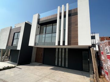 CASA EN VENTA EN LOMAS DE ANGELOPOLIS II