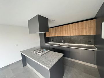 CASA EN VENTA EN LOMAS DE ANGELOPOLIS II