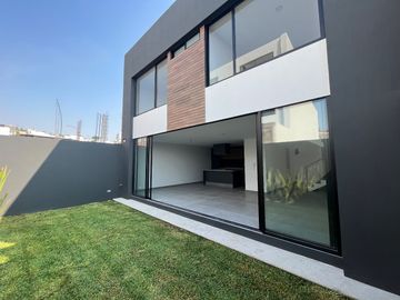 CASA EN VENTA EN LOMAS DE ANGELOPOLIS II