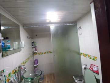 VENDO  CASA AMPLIA RENTABLE Y BONITA  EN BARRIO FATIMA BOGOTÀ, COLOMBIA, JUNTO A VENECIA