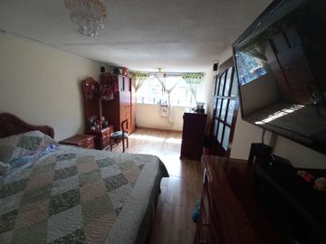 VENDO  CASA AMPLIA RENTABLE Y BONITA  EN BARRIO FATIMA BOGOTÀ, COLOMBIA, JUNTO A VENECIA