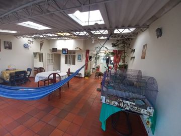 VENDO  CASA AMPLIA RENTABLE Y BONITA  EN BARRIO FATIMA BOGOTÀ, COLOMBIA, JUNTO A VENECIA