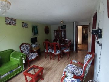VENDO  CASA AMPLIA RENTABLE Y BONITA  EN BARRIO FATIMA BOGOTÀ, COLOMBIA, JUNTO A VENECIA