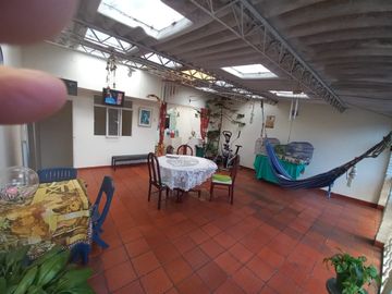 VENDO  CASA AMPLIA RENTABLE Y BONITA  EN BARRIO FATIMA BOGOTÀ, COLOMBIA, JUNTO A VENECIA