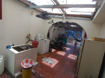 VENDO  CASA AMPLIA RENTABLE Y BONITA  EN BARRIO FATIMA BOGOTÀ, COLOMBIA, JUNTO A VENECIA