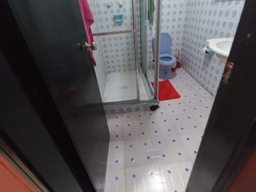 VENDO  CASA AMPLIA RENTABLE Y BONITA  EN BARRIO FATIMA BOGOTÀ, COLOMBIA, JUNTO A VENECIA