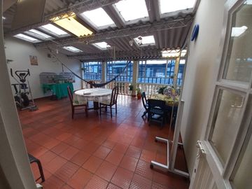VENDO  CASA AMPLIA RENTABLE Y BONITA  EN BARRIO FATIMA BOGOTÀ, COLOMBIA, JUNTO A VENECIA