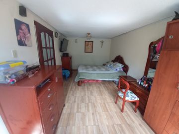 VENDO  CASA AMPLIA RENTABLE Y BONITA  EN BARRIO FATIMA BOGOTÀ, COLOMBIA, JUNTO A VENECIA