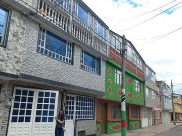 VENDO  CASA AMPLIA RENTABLE Y BONITA  EN BARRIO FATIMA BOGOTÀ, COLOMBIA, JUNTO A VENECIA