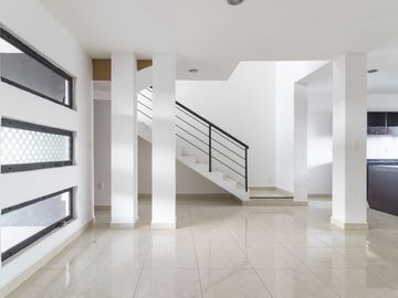 Venta de casa con amenidades en Hacienda Santa Fe Juriquilla