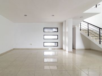 Venta de casa con amenidades en Hacienda Santa Fe Juriquilla