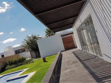 Venta de casa con amenidades en Hacienda Santa Fe Juriquilla