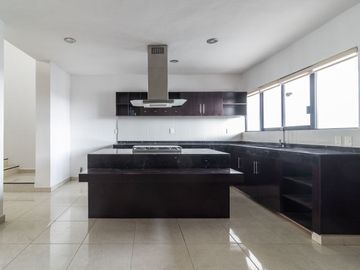 Venta de casa con amenidades en Hacienda Santa Fe Juriquilla