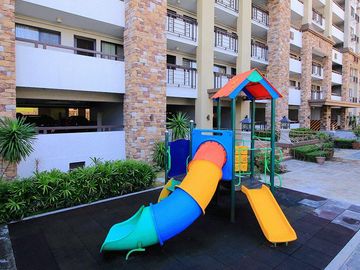 Rent to Own 2br Unit with Balcony 10 mins. from LRT SANTOLAN. Bali Oasis Pasig City