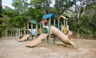 RUSH!!! CANYON WOOD RES RESORT near TAGAYTAY, LAUREL BATANGAS (GT)