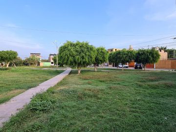 Se Vende Casa Frente A Parque En Urb Las Casuarinas Etapa 6