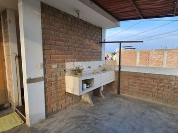 Se Vende Casa Frente A Parque En Urb Las Casuarinas Etapa 6