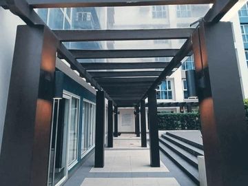 2BR condo for sale in Axis Residences along Pioneer Street Mandaluyong City near MRT RFO early move-in process