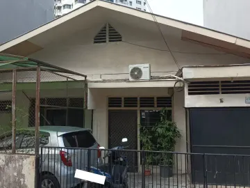 Rumah Lama Area Benhil, 150 Meter Ke Gatot Subroto