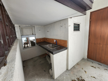 3BR Bungalow Type House, Duplex Apartment For Sale in Sta. Ana Manila
