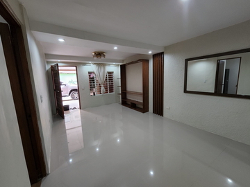 3BR Bungalow Type House, Duplex Apartment For Sale in Sta. Ana Manila