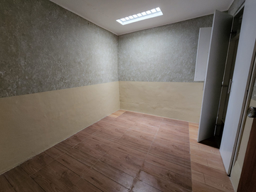 3BR Bungalow Type House, Duplex Apartment For Sale in Sta. Ana Manila