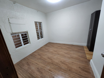3BR Bungalow Type House, Duplex Apartment For Sale in Sta. Ana Manila