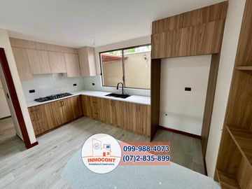 MODERNA CASA DE VENTA DENTRO DE CONDOMINIO, Sector Balzay C1343