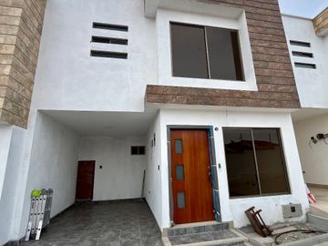 MODERNA CASA DE VENTA DENTRO DE CONDOMINIO, Sector Balzay C1343