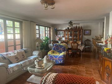 VENDO CASA EN CUERNAVACA, GRAN UBICACIÓN (DELICIAS), USO DE SUELO MIXTO.