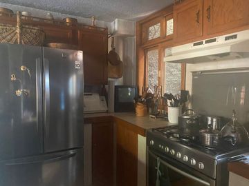 VENDO CASA EN CUERNAVACA, GRAN UBICACIÓN (DELICIAS), USO DE SUELO MIXTO.