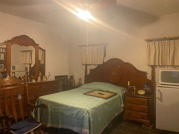 VENDO CASA EN CUERNAVACA, GRAN UBICACIÓN (DELICIAS), USO DE SUELO MIXTO.