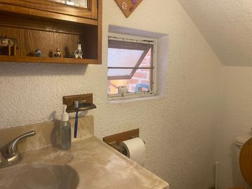 VENDO CASA EN CUERNAVACA, GRAN UBICACIÓN (DELICIAS), USO DE SUELO MIXTO.