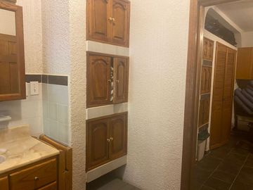 VENDO CASA EN CUERNAVACA, GRAN UBICACIÓN (DELICIAS), USO DE SUELO MIXTO.