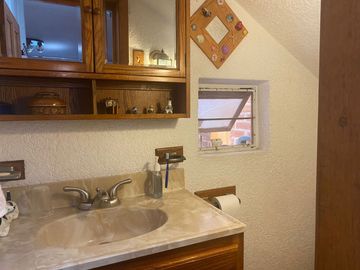 VENDO CASA EN CUERNAVACA, GRAN UBICACIÓN (DELICIAS), USO DE SUELO MIXTO.