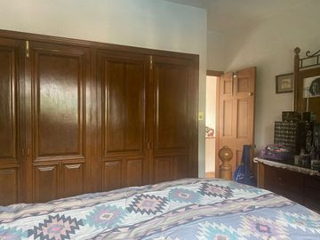 VENDO CASA EN CUERNAVACA, GRAN UBICACIÓN (DELICIAS), USO DE SUELO MIXTO.