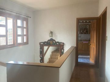 VENDO CASA EN CUERNAVACA, GRAN UBICACIÓN (DELICIAS), USO DE SUELO MIXTO.