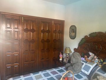 VENDO CASA EN CUERNAVACA, GRAN UBICACIÓN (DELICIAS), USO DE SUELO MIXTO.