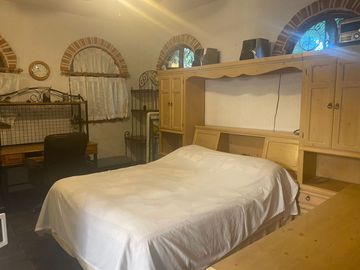 VENDO CASA EN CUERNAVACA, GRAN UBICACIÓN (DELICIAS), USO DE SUELO MIXTO.