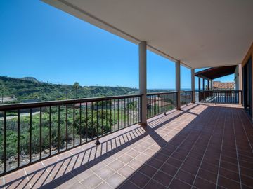 Casa con hermosa vista al oceano a unos minutos de Playa La Mision, Ensenada