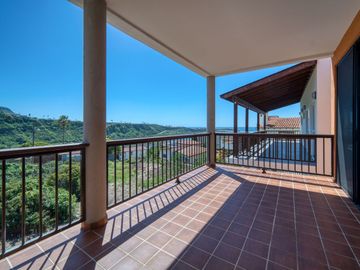 Casa con hermosa vista al oceano a unos minutos de Playa La Mision, Ensenada