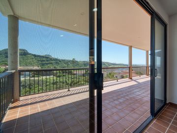 Casa con hermosa vista al oceano a unos minutos de Playa La Mision, Ensenada
